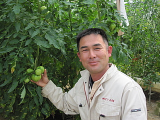 新美　康弘